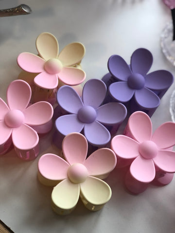 Daisy Hair Clip. Multiple Colour Options