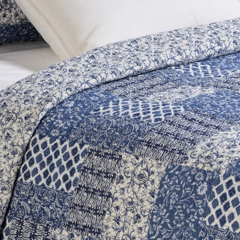 Donalda Quilt Set